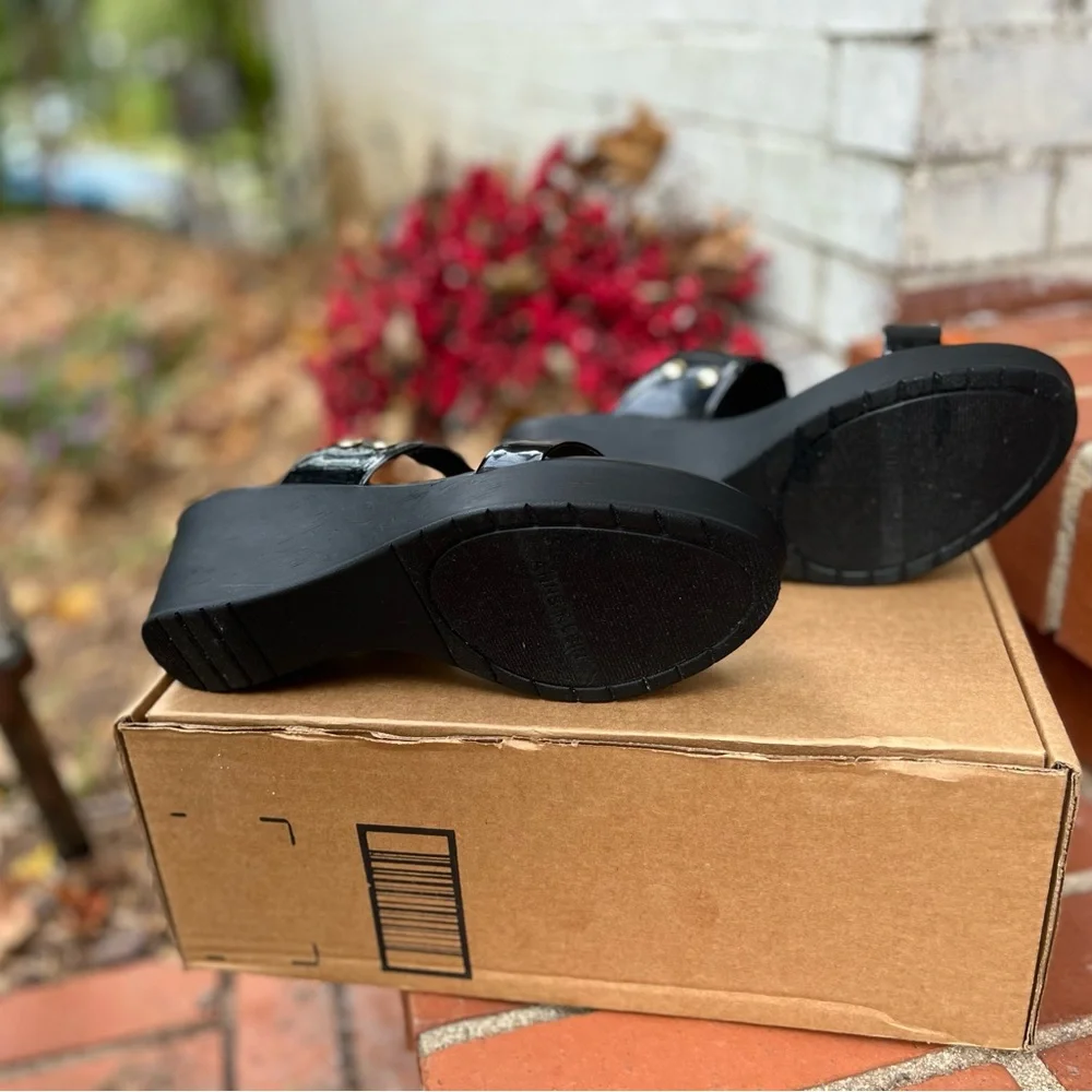 NEW. Ann Kline Black strap open toe heeled sandals NWOT